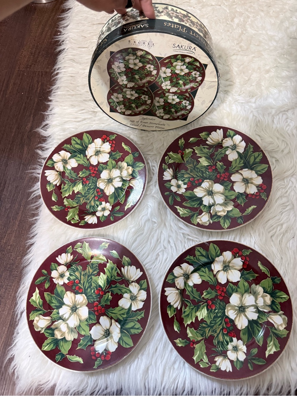 Sakura Holiday Floral Dessert Plates Set - Red, White & Green